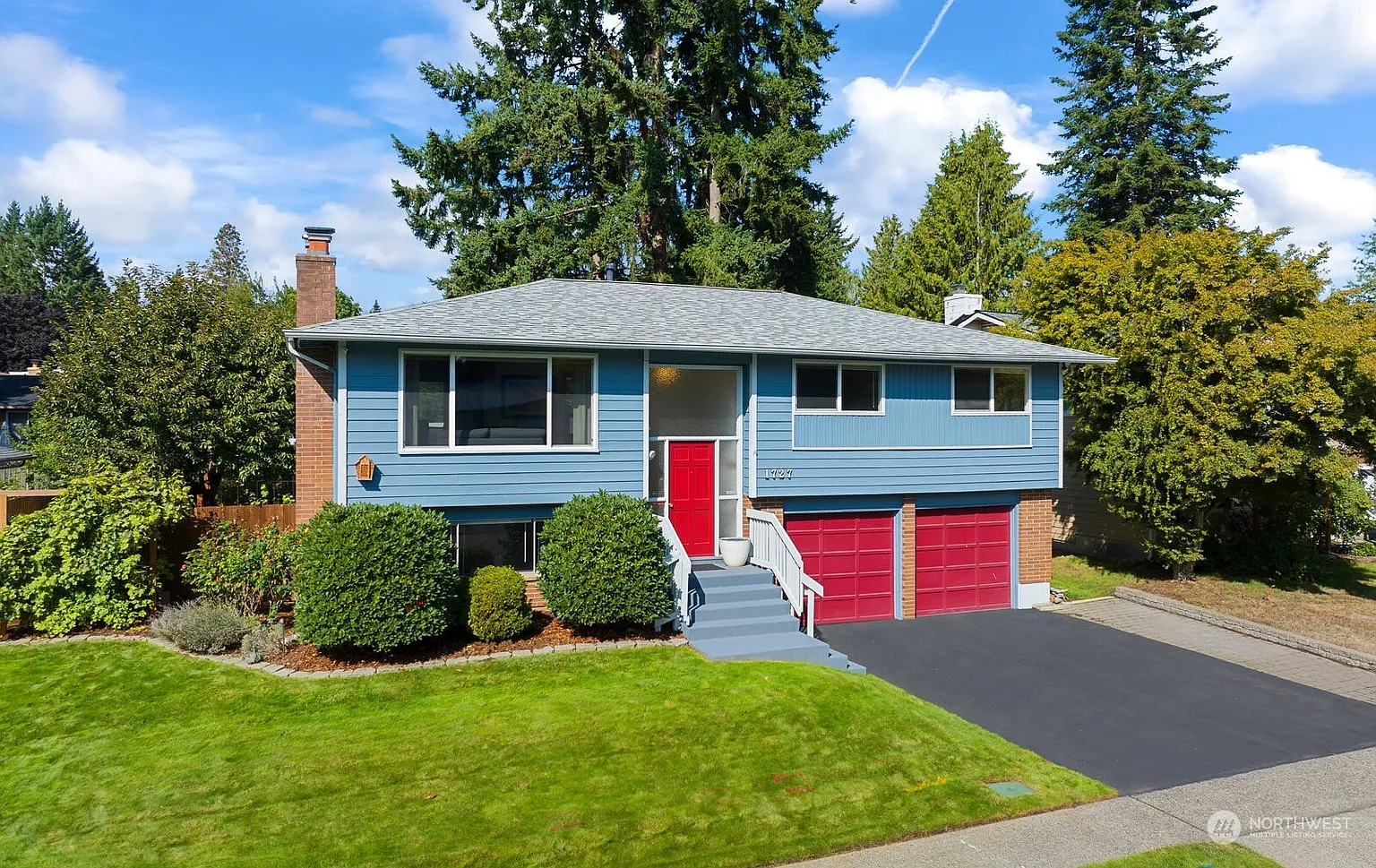 1727 Anacortes Avenue NE photo 1