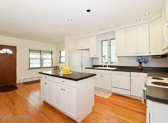 4th image of 5249 N Sawyer Ave
