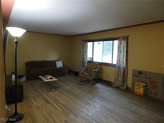 3rd image of 201 N Woodhill Dr