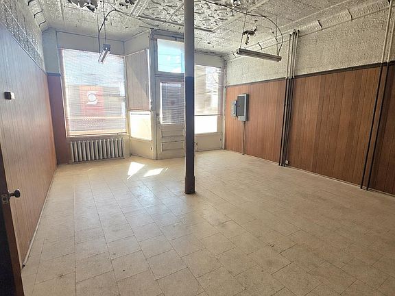4th image of 284 Foord St