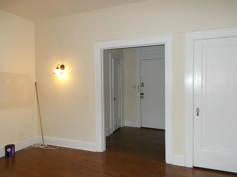 260 E Broad St #3 — Photo 5