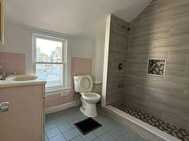 681 E 28th St #2 — Photo 8