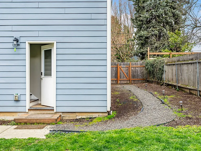 522 NE Morris St #BASEMENT — Photo 36