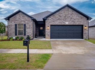12 Luke Ct, Maumelle, AR 72113