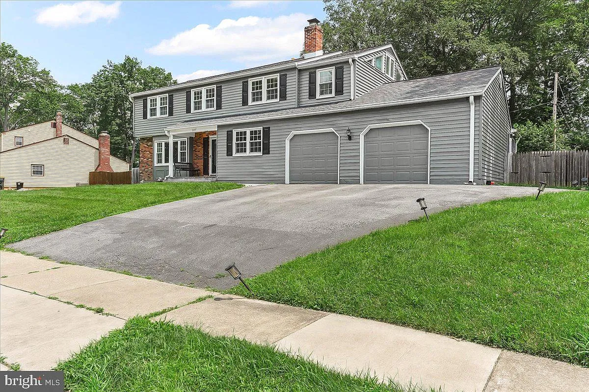 4 bed, 2.5 bath, 2765 sqft, $3,695 — Photo 1