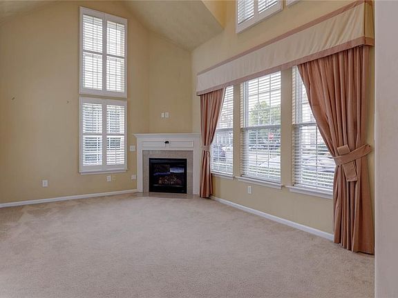 5th image of 5224 Moreland St #52
