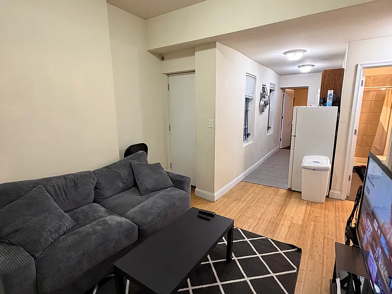 1630 N Sydenham St #1 — Photo 4