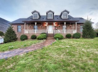210 Greenbriar Dr, Hampton, TN 37658