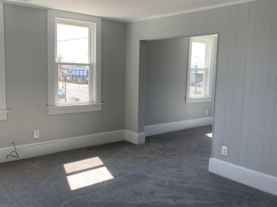 1st image of 500 Main St