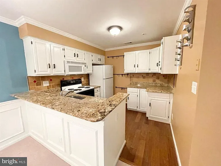 244 S Reynolds St #407 — Photo 4