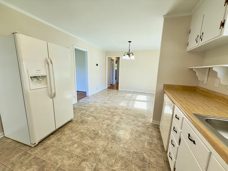 222 Yorktown Rd — Photo 5