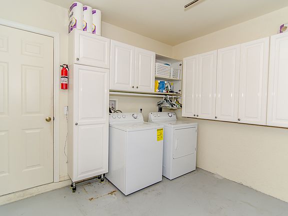 Guest House - Laundry 