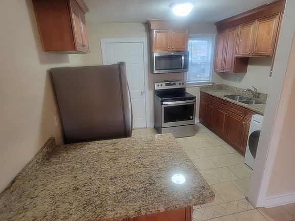 5th image of 1381 W Ocean View Ave APT 2