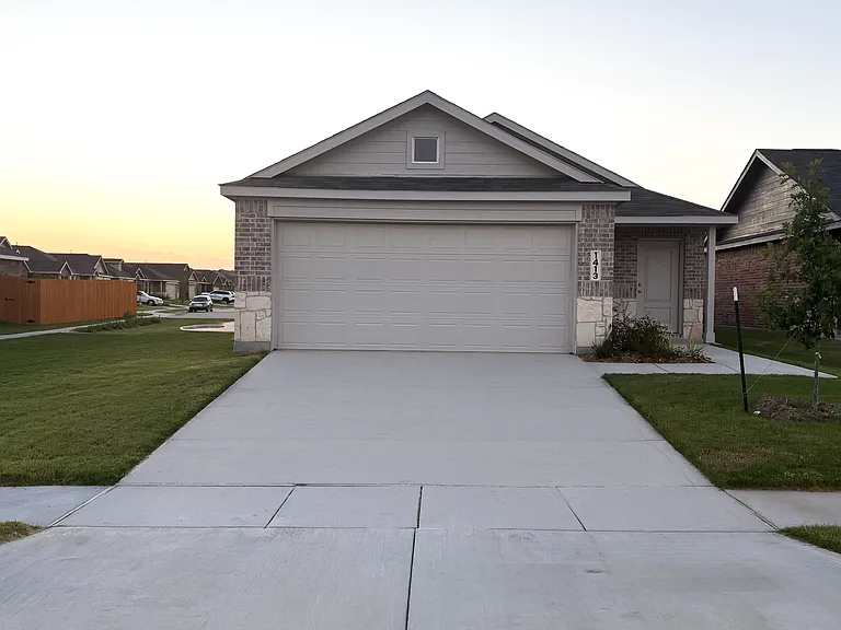 1413 Merlin Bluff St — Photo 2