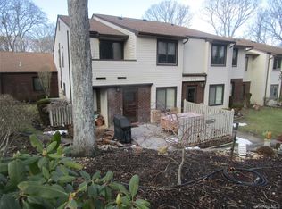 342 Clubhouse Ct, Coram, NY 11727