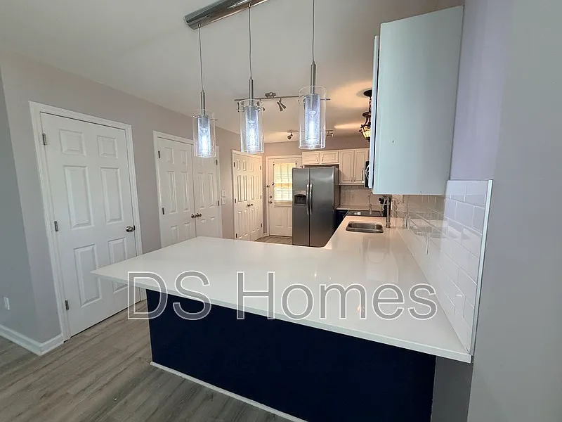 3 bed, 2.0 bath, 1348 sqft, $2,250 — Photo 3