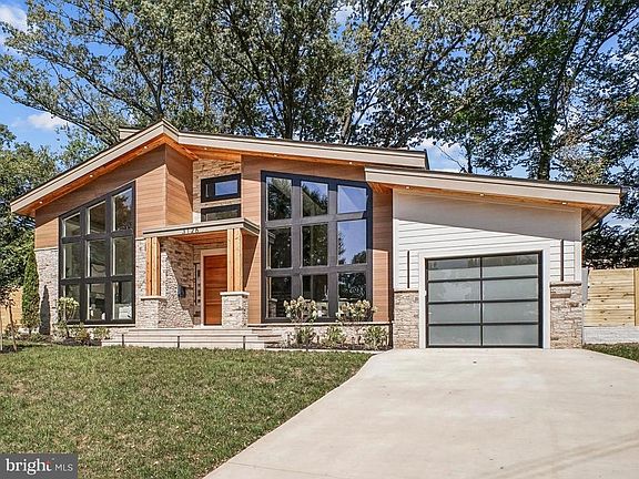 2nd image of 3126 Headrow Cir
