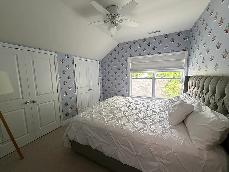 256 Bassett Ave — Photo 17