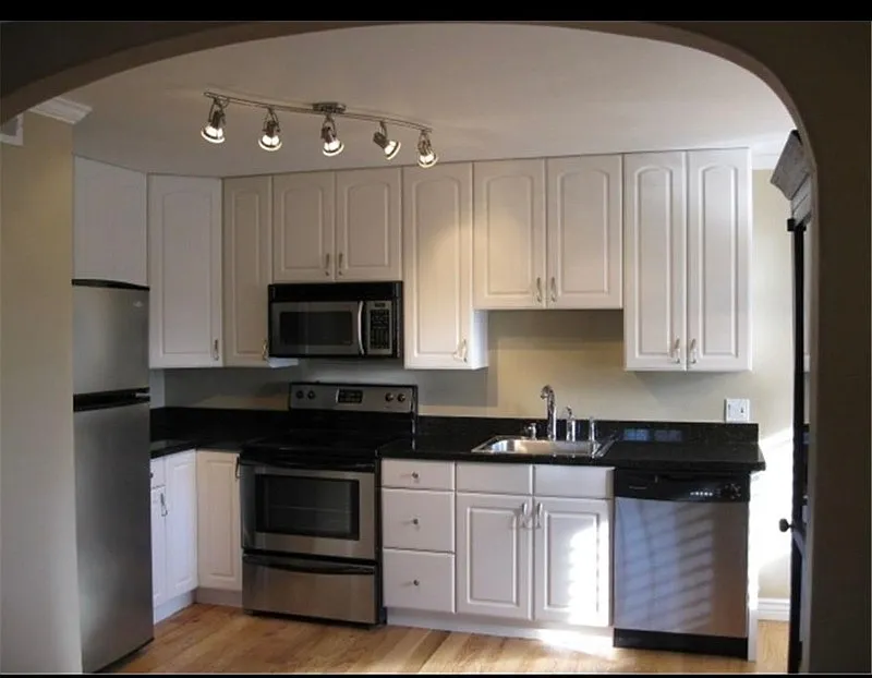 Downtown two bedrooms in the Avenues — Photo 3