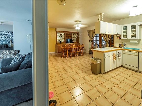 4th image of 1609 Park Dr