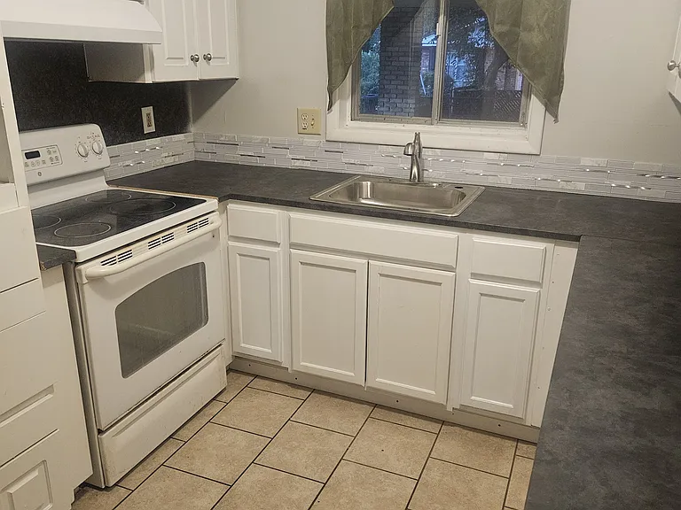 914 Bunker Hill Rd — Photo 6
