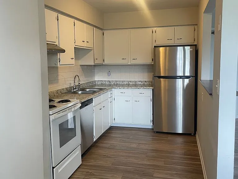 3101 Bromley Pl — Photo 3