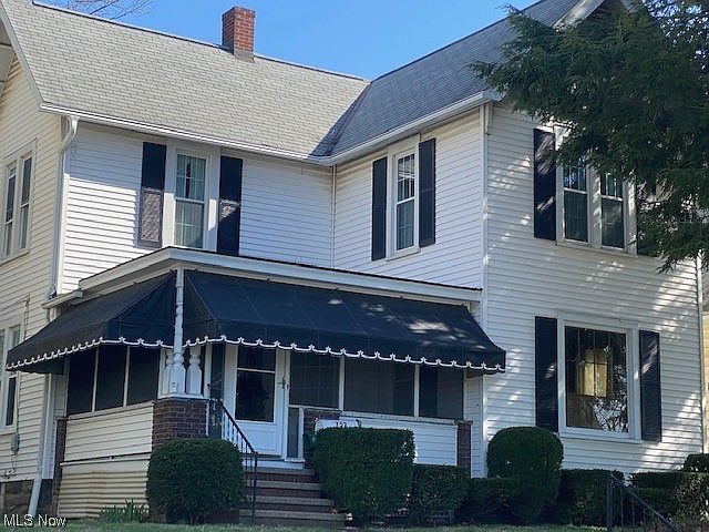1st image of 752 E 4th St