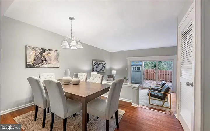 5822 Burke Manor Ct — Photo 3
