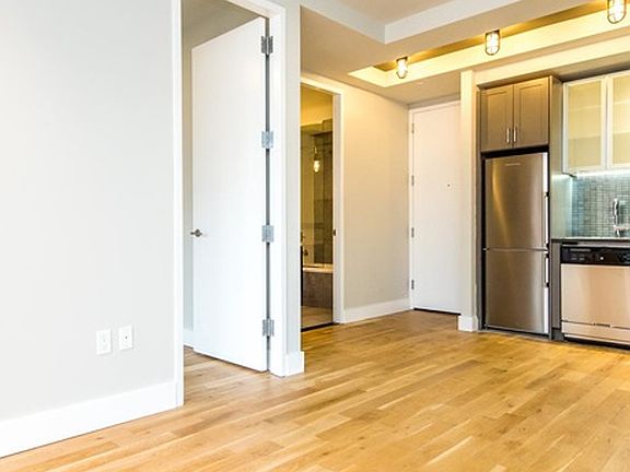 4th image of 185 Leonard St #2L