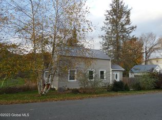 119 Tomhannock Rd, Valley Falls, NY 12185