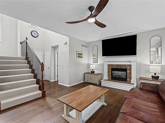 4th image of 18390 Butternut St