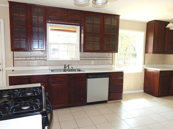 4th image of 3001 Tanglewood Dr