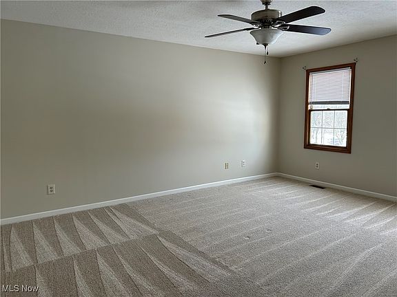 4th image of 1477 Logan Ln