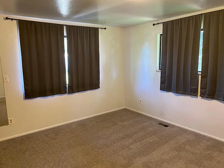 2438 S Franklin St — Photo 10