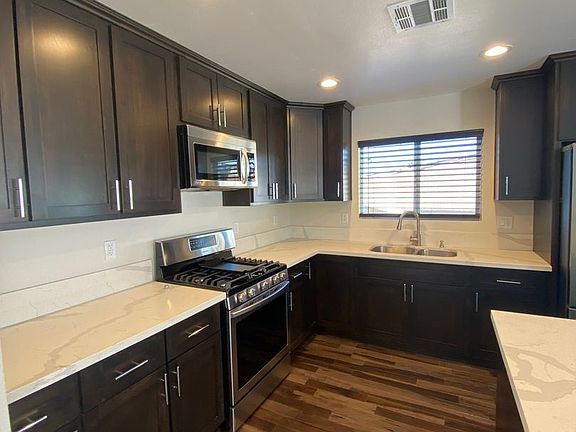 4th image of 13001 S Menlo Ave