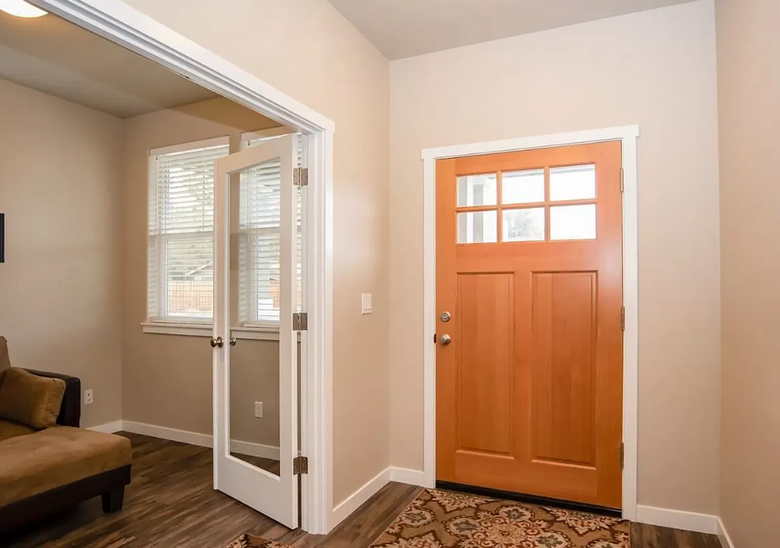 Great 3 Bed/2.5 Bath Home on Quiet Street - Shea Court — Photo 2