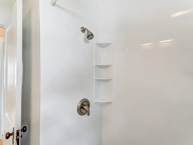 71 Lucas Dr — Photo 36