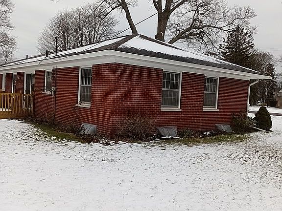 3rd image of 1785 Bayview Dr