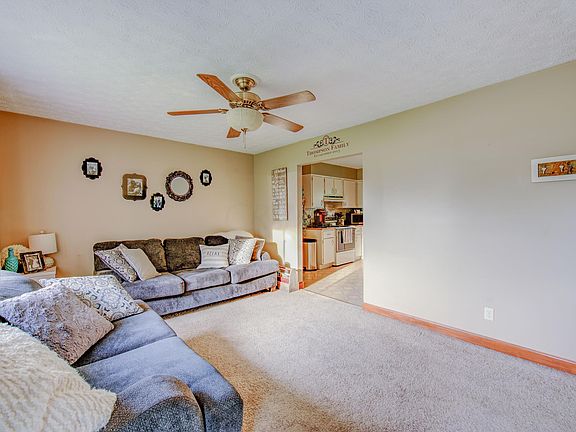 4th image of 2630 Meadow Ct NE