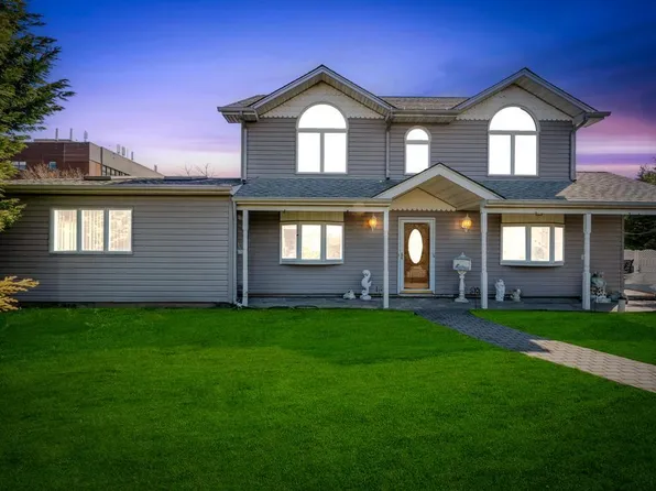 13 Center Lane, Levittown, NY 11756