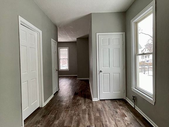 2nd image of 98 Manitoba Ave APT 1