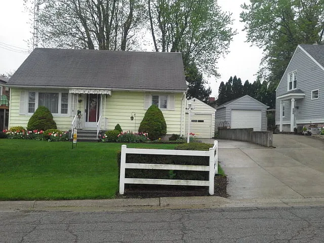 329 E Washington Ave photo 1