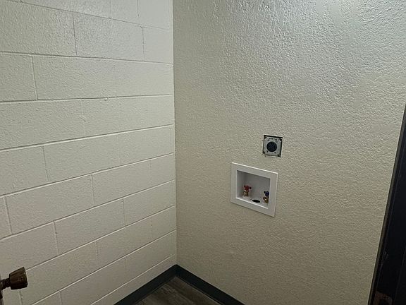 5th image of 105 E Marcy Ave