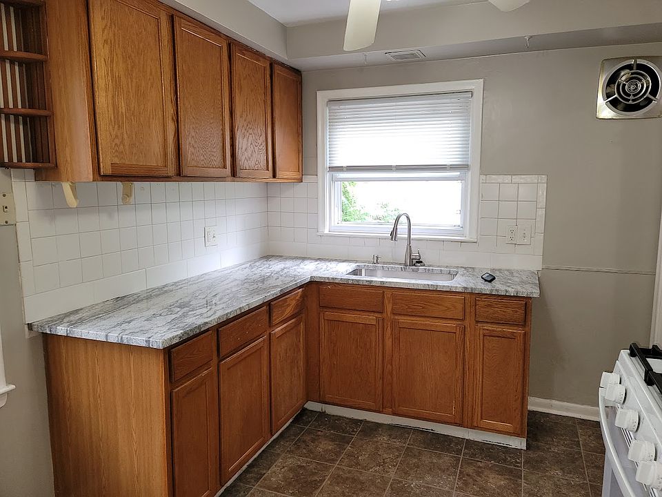 18407 Gaylord, photo 30