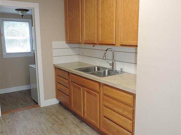 3rd image of 25059 Malvina Ave