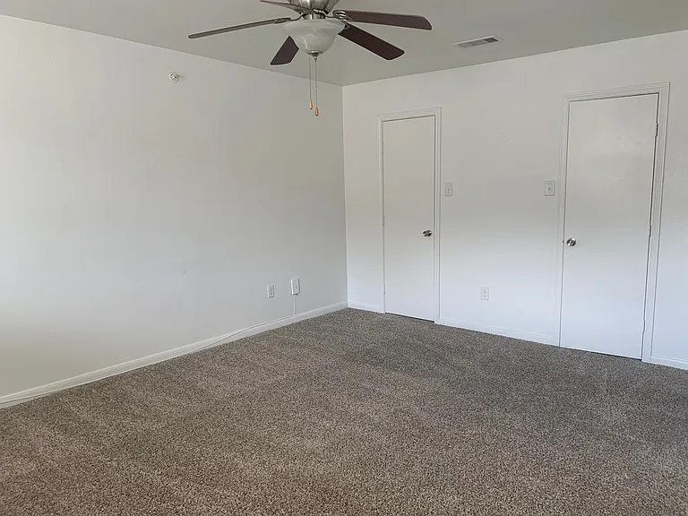 Emerald Cove Apartments — Photo 5