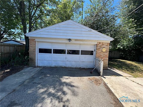 2nd image of 3953 Quinton Ave