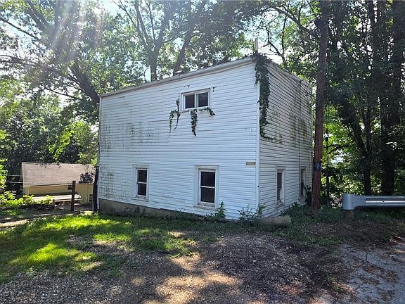 3rd image of 2554 Mountain View Ave