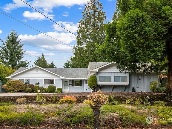 2nd image of 316 San Mar Drive NE