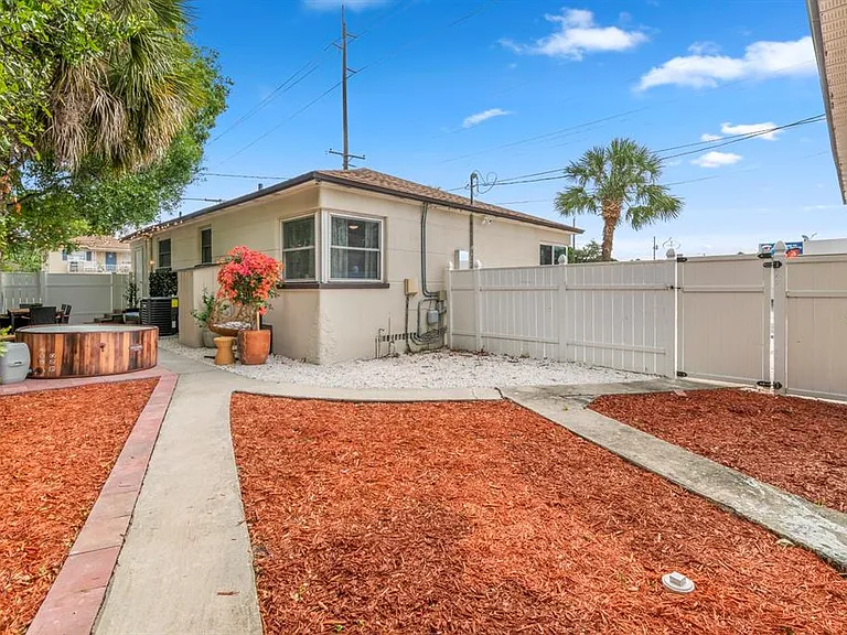 2402 W Cypress St — Photo 29